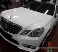 Benz E Class จากสีดำ Full Wrap สีขาวเงา ตามความเชื่อฮวงจุ้ย