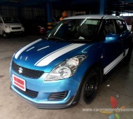 Swift สีฟ้า กับ Half Wrap ขาว + Stripes Viper